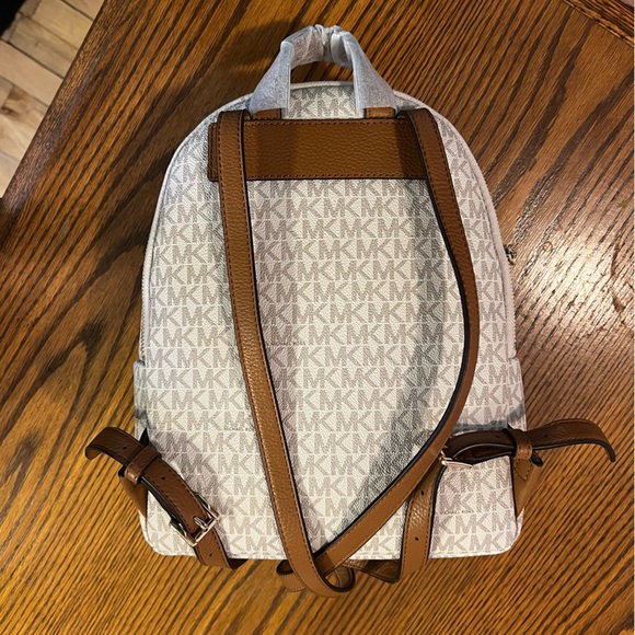 Michael Kors Erin backpack - Picture 2 of 6